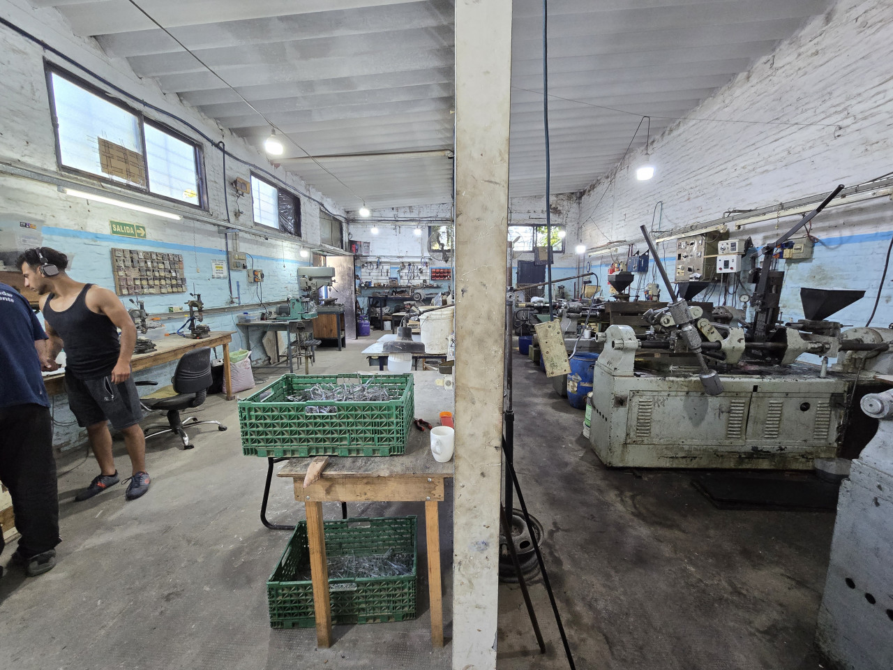 Deposito con oficinas en alquiler