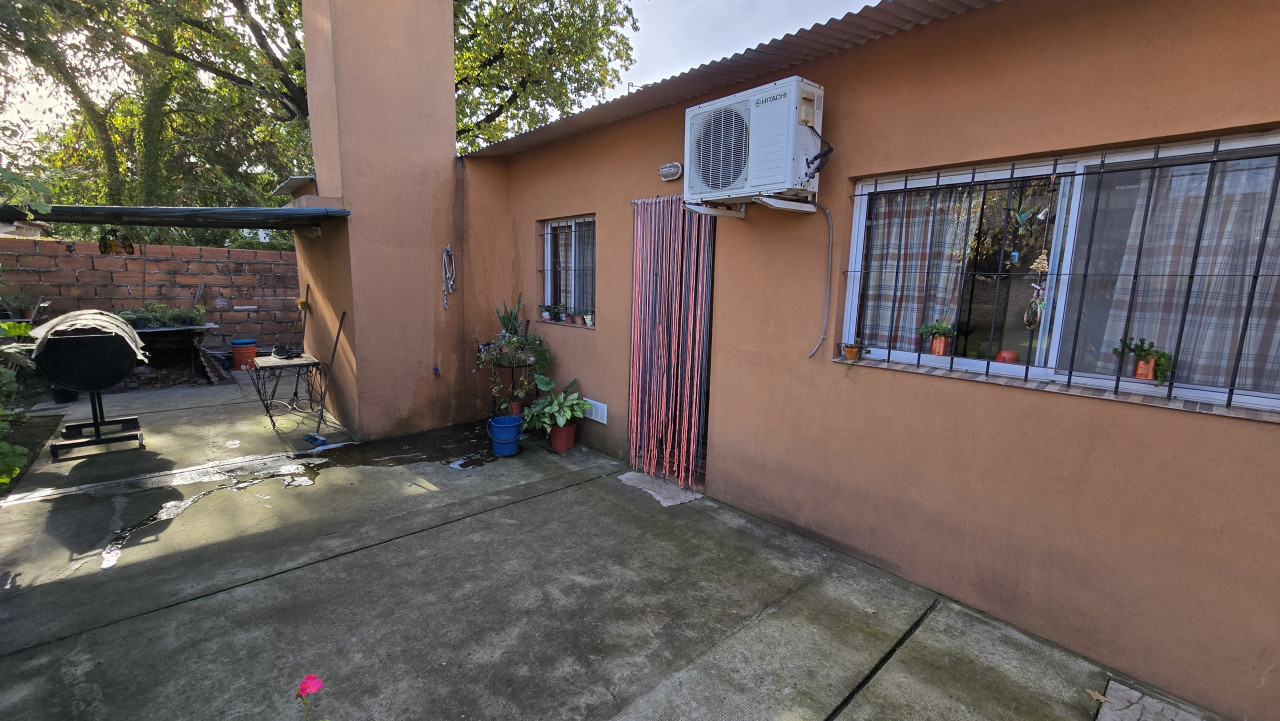 Casa 3 ambientes en Venta, a 50 mts de 197 y a 100 mts de Dr. René Favaloro (Ex Muñoz)